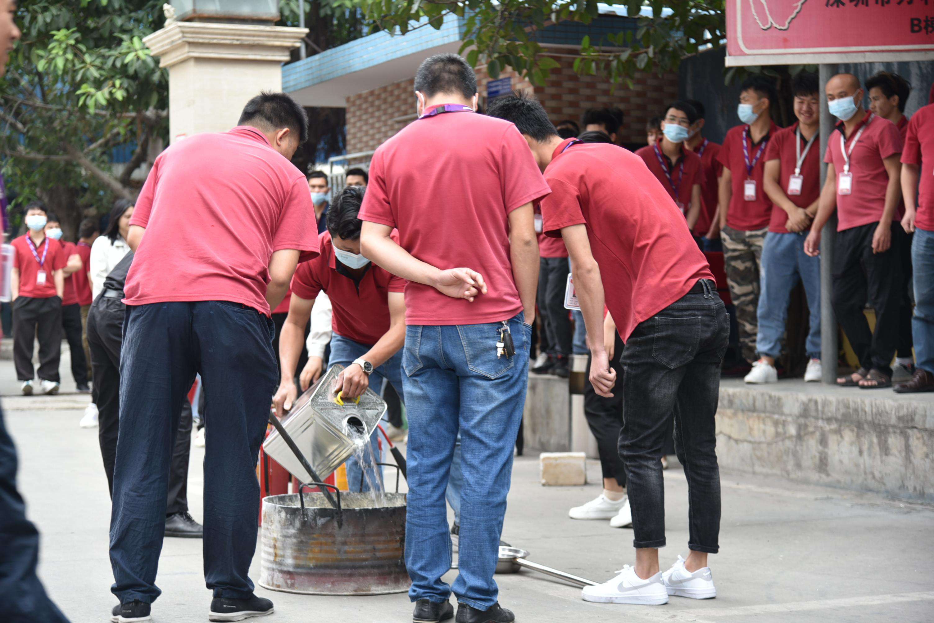 萬利科技夏季消防演習(xí) 萬利科技夏季消防演習(xí)