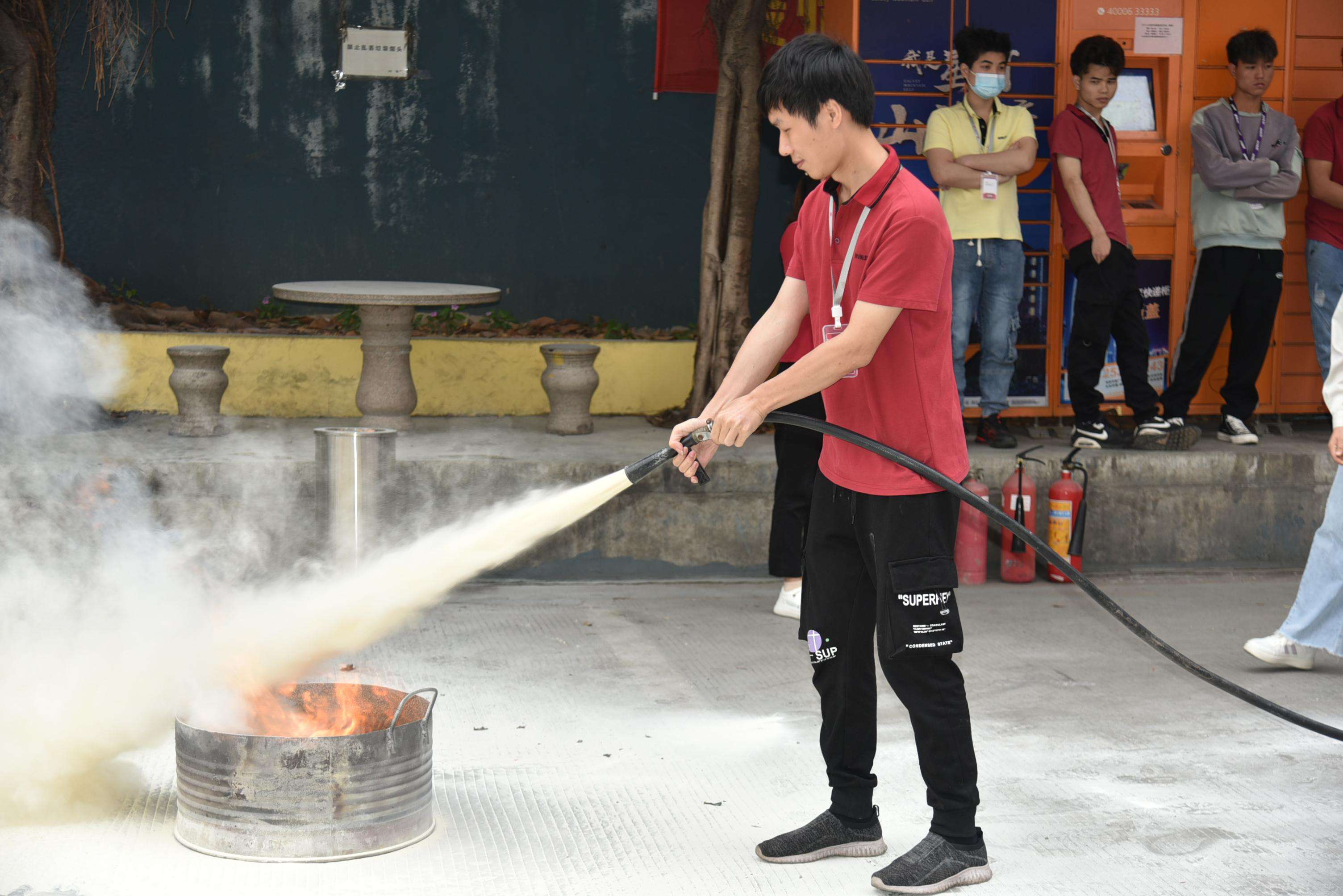 萬利科技夏季消防演習(xí) 萬利科技夏季消防演習(xí)